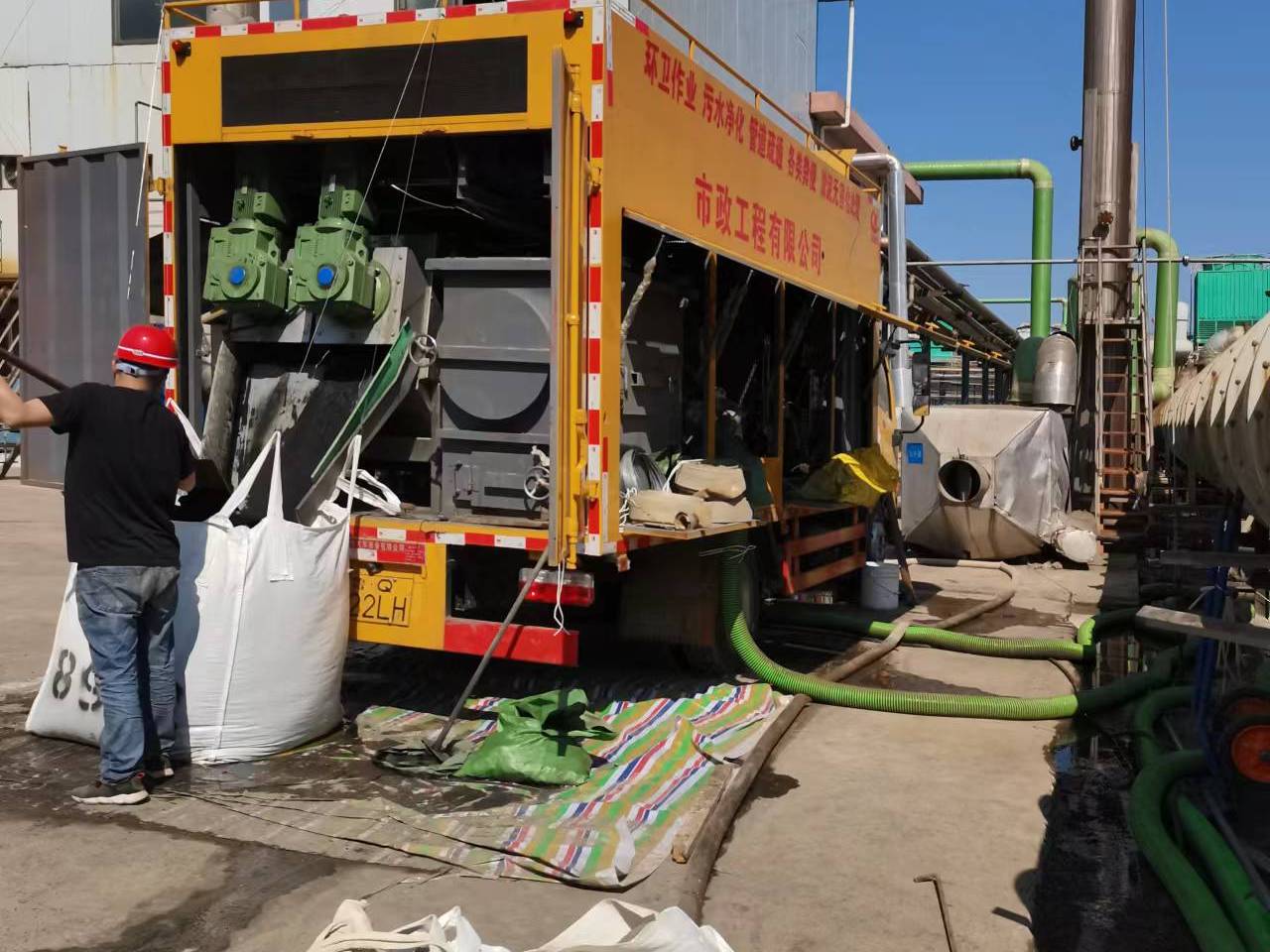 新疆淤泥压干处理